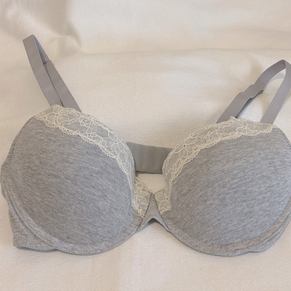 ❤️NWOT Iris & Lilly 34C soft heathered gray tshirt bra with ecru lace trim.